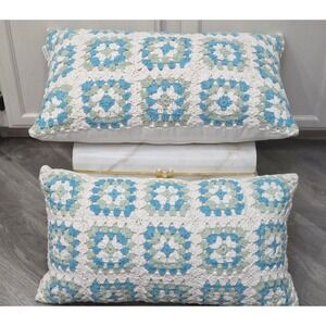 London Kaye‎ Crochet Granny Square Lumbar Pillow Blue White Green Accent